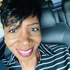 Meet your Posher, Sharon